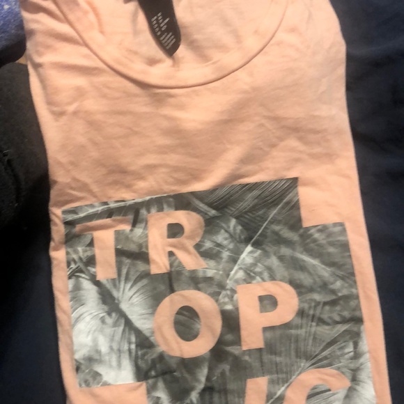 H&M  t shirt - Picture 3 of 4